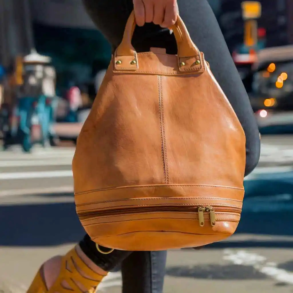 Bolso tipo cubo de piel hecho a mano - Colección Safari